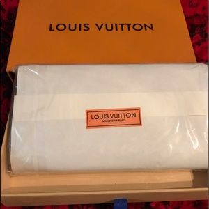 LOUIS VUITTON ZIPPY WALLET WITH DUST BAG AND BOX.